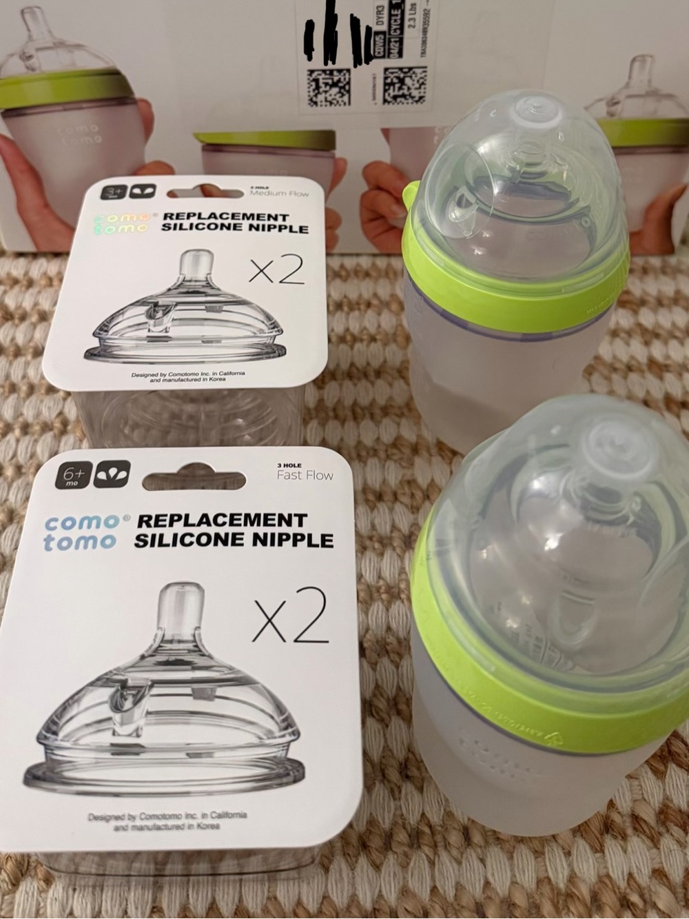 NEW ComoTomo 8oz Baby Bottles 2-Pack + Medium & Fast Flow Nipples